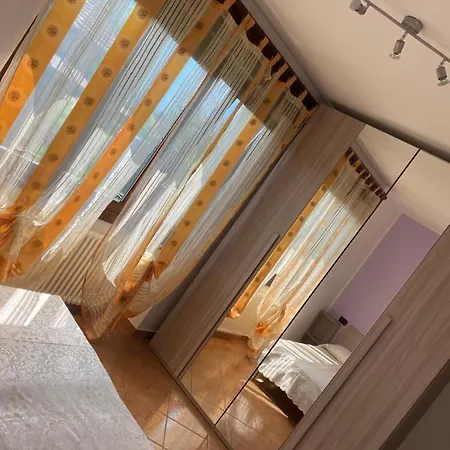 House 2021 דונגו